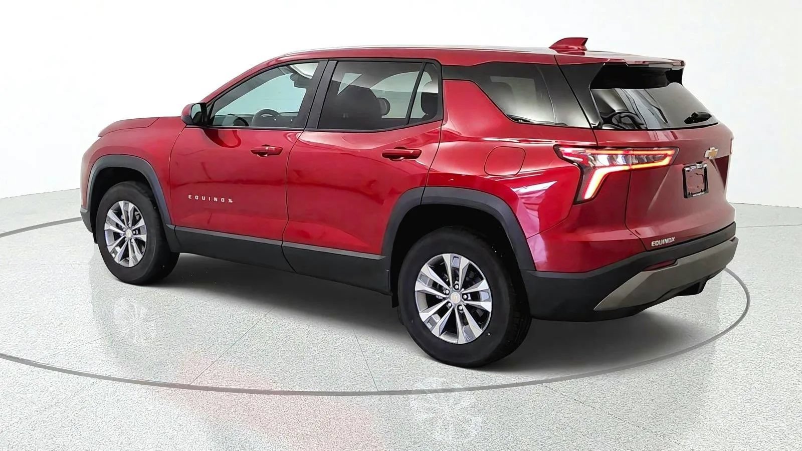 Used 2026 Chevrolet Equinox LT w/ Convenience Package II FWD image 6