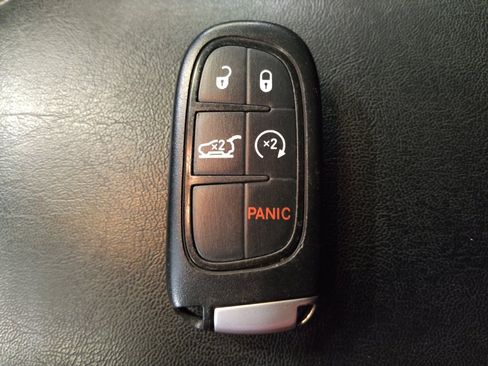 Used 2019 Jeep Cherokee Limited FWD image 32