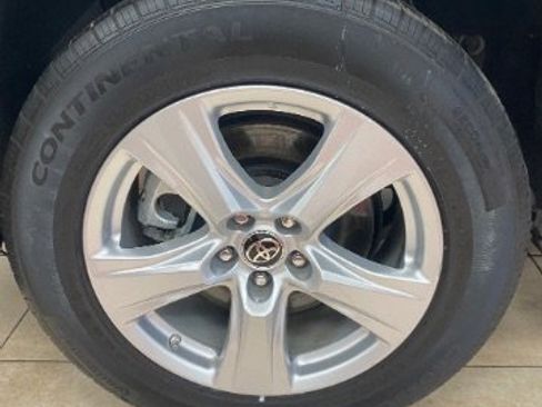 Used 2024 Toyota Highlander LE image 32