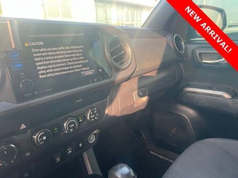 Used 2019 Toyota Tacoma TRD Off-Road AWD/4WD image 9