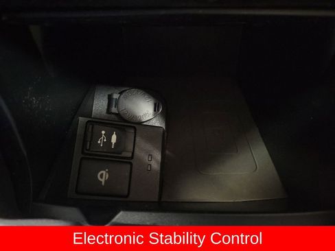 Used 2015 Toyota Camry XSE image 18