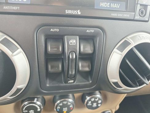 Used 2013 Jeep Wrangler Unlimited Sahara w/ Dual Top Group AWD/4WD image 31