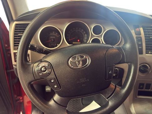 Used 2013 Toyota Tundra 4x4 CrewMax image 16