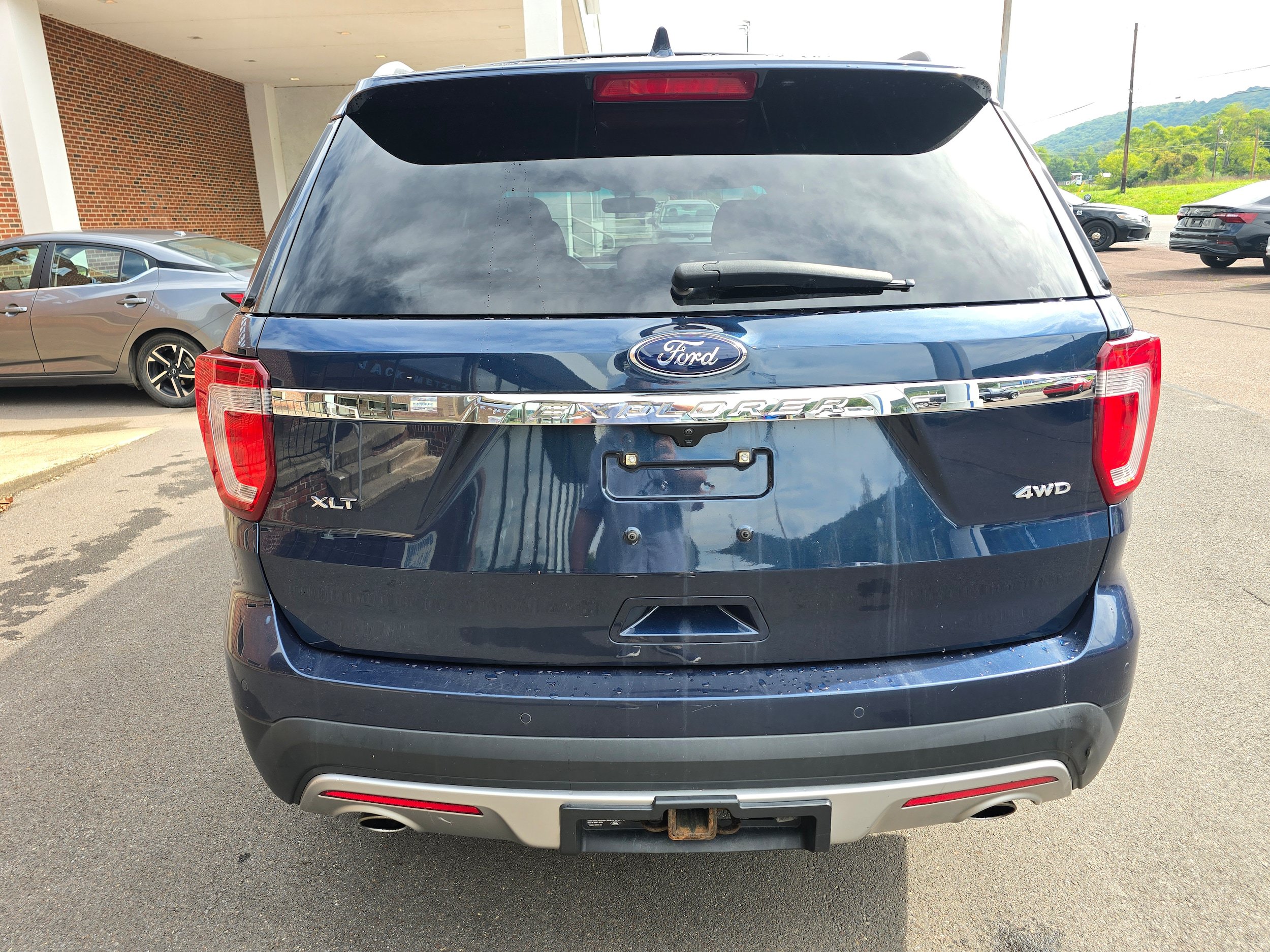 Used 2016 Ford Explorer XLT w/ Equipment Group 201A AWD/4WD image 6