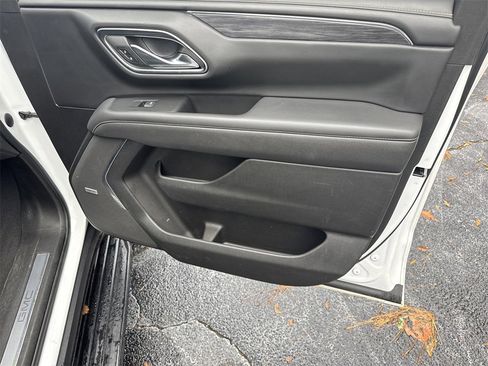 Used 2022 GMC Yukon SLT w/ SLT Premium Package image 14