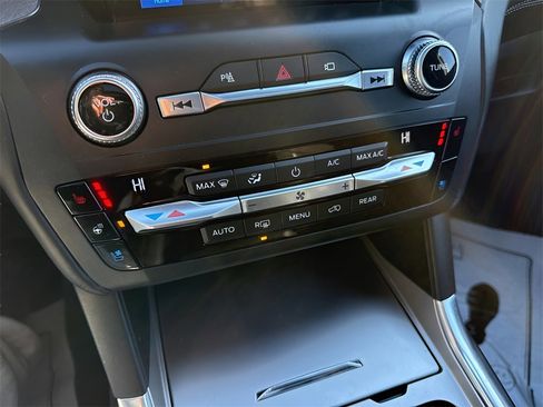 Used 2020 Ford Explorer Platinum w/ Premium Technology Package image 35