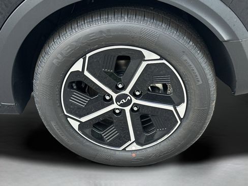 Certified 2025 Kia Niro EX FWD image 32