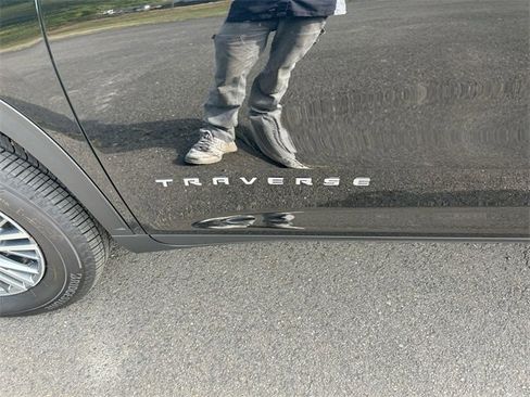 New 2025 Chevrolet Traverse LT w/ Driver Confidence Package image 31