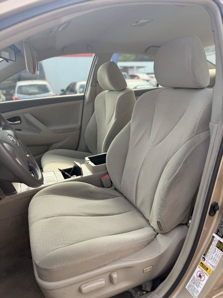 Used 2010 Toyota Camry LE FWD image 8