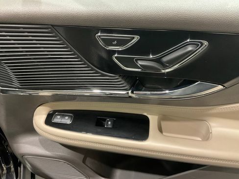 Used 2022 Lincoln Corsair FWD w/ Equipment Group 101A image 12