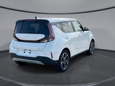 Used 2024 Kia Soul EX FWD image 11