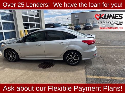Used 2015 Ford Focus SE w/ SE Sport Package FWD image 18