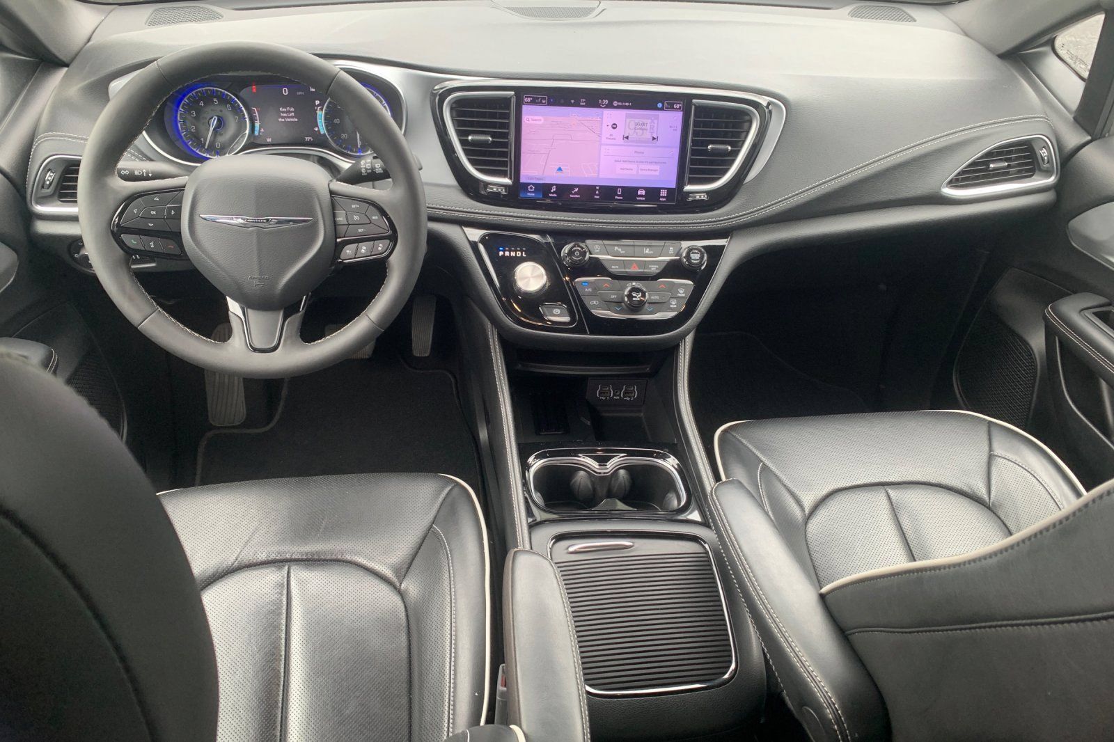 Used 2025 Chrysler Pacifica Limited FWD image 17