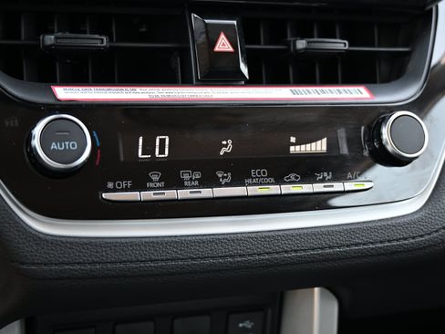 Used 2025 Toyota Corolla Cross LE FWD image 21