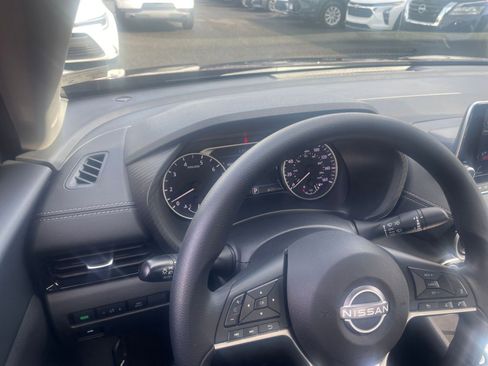 Used 2025 Nissan Sentra SV image 34