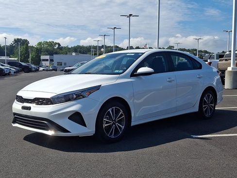 Used 2024 Kia Forte LXS FWD image 3