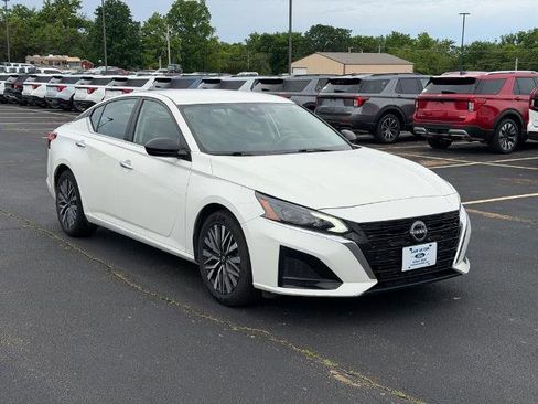 Used 2024 Nissan Altima 2.5 SV FWD image 1