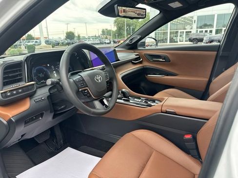 Used 2025 Toyota Crown Signia w/ Advanced Technology Package AWD/4WD image 18