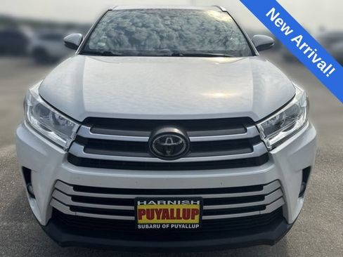 Used 2018 Toyota Highlander XLE AWD/4WD image 3