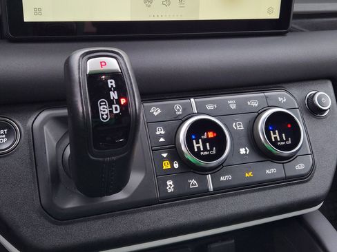 Used 2024 Land Rover Defender 110 S image 20