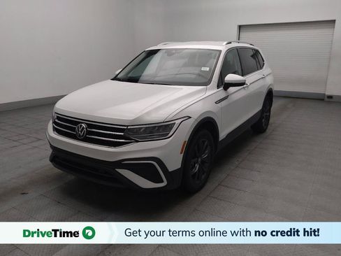 Used 2024 Volkswagen Tiguan SE FWD image 1
