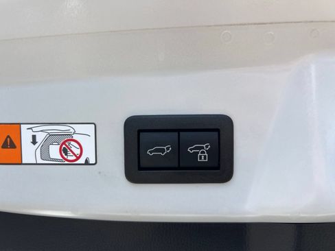 Used 2025 Toyota Prius Limited FWD image 22