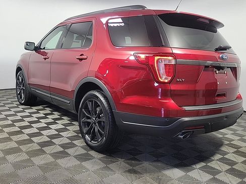 Used 2018 Ford Explorer XLT w/ Equipment Group 202A AWD/4WD image 10
