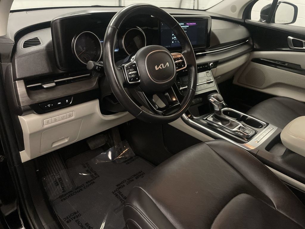 Used 2022 Kia Carnival EX FWD image 4