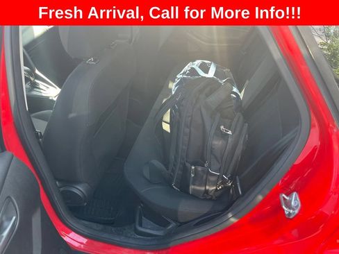 Used 2017 Ford Focus SE FWD image 13