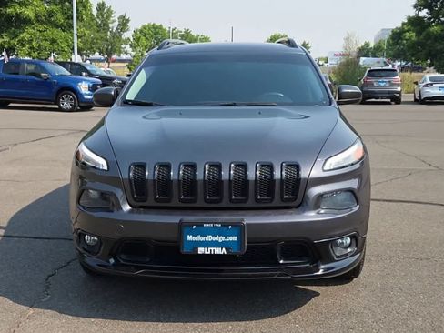 Used 2018 Jeep Cherokee Latitude FWD image 3
