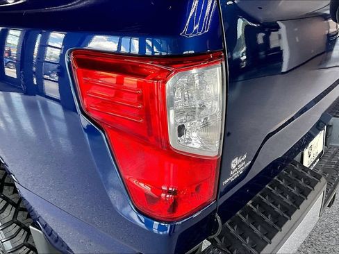 Used 2017 Nissan Titan SV AWD/4WD image 21