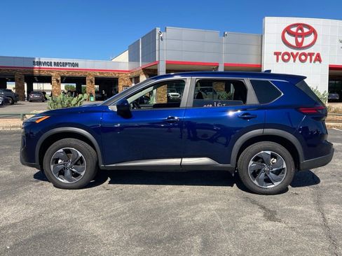 Used 2025 Nissan Rogue SV image 7