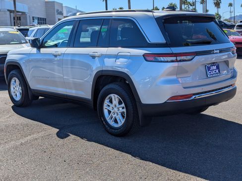 New 2025 Jeep Grand Cherokee Laredo image 4