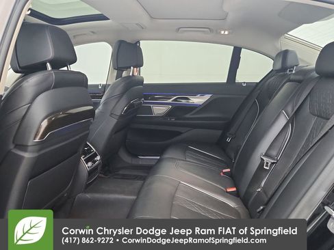 Used 2022 BMW 740i xDrive w/ Premium Package image 30