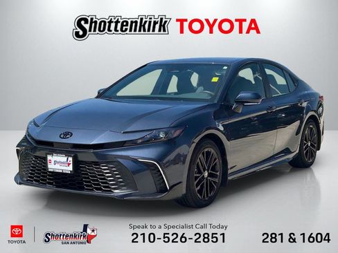 Used 2026 Toyota Camry SE w/ Convenience Package FWD image 1