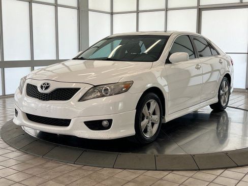 Used 2010 Toyota Camry LE FWD image 3