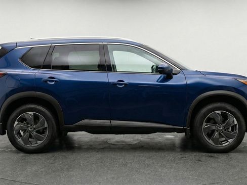 Used 2025 Nissan Rogue SV FWD image 11