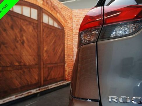 Used 2017 Nissan Rogue SV w/ SV Premium Package image 80