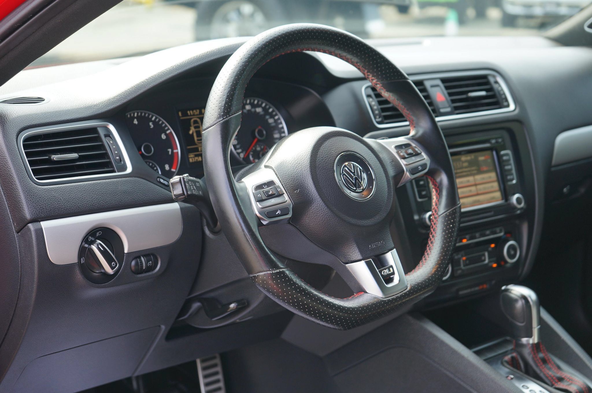 Used 2012 Volkswagen Jetta GLI FWD image 11