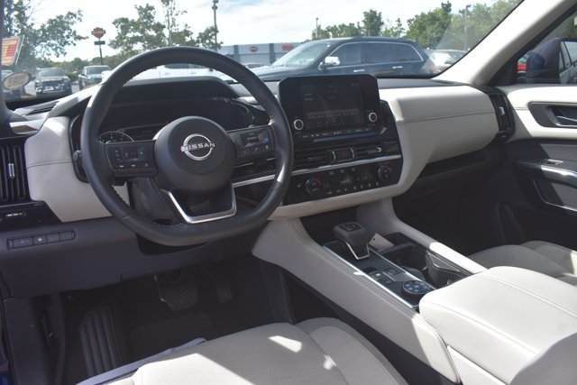 Used 2024 Nissan Pathfinder SV AWD/4WD image 19
