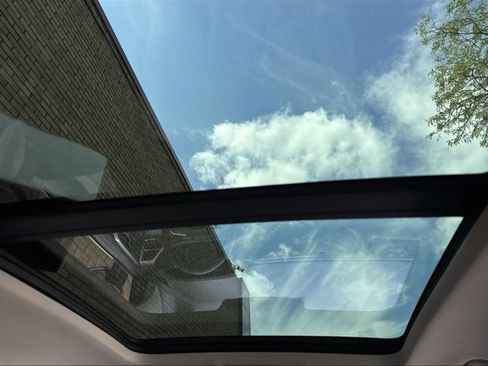 New 2025 Volkswagen Taos SEL image 19