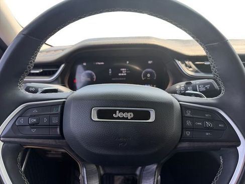 Used 2023 Jeep Grand Cherokee L Limited AWD/4WD image 17