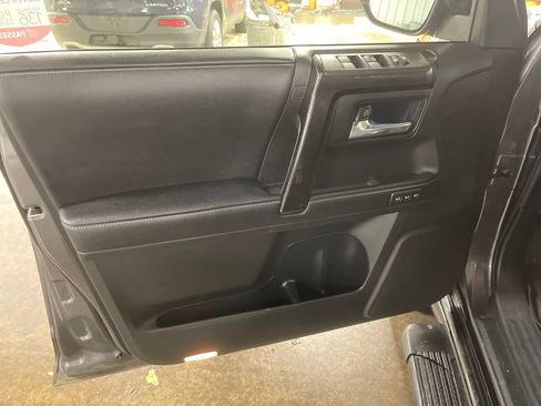 Used 2019 Toyota 4Runner Limited AWD/4WD image 14