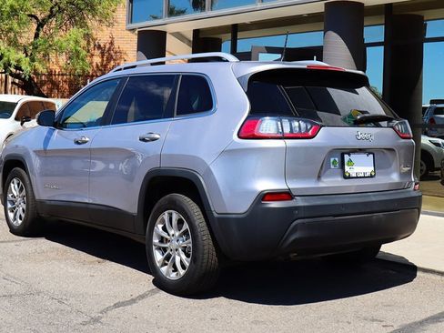 Used 2019 Jeep Cherokee Latitude Plus w/ Comfort/Convenience Group FWD image 9