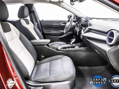 Used 2025 Chevrolet Trax LS w/ LS Convenience Package image 32