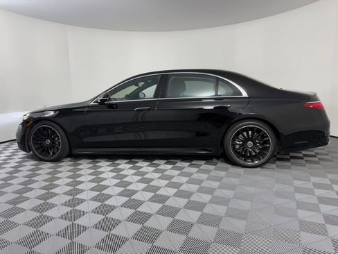 Used 2022 Mercedes-Benz S 580 4MATIC Sedan image 2