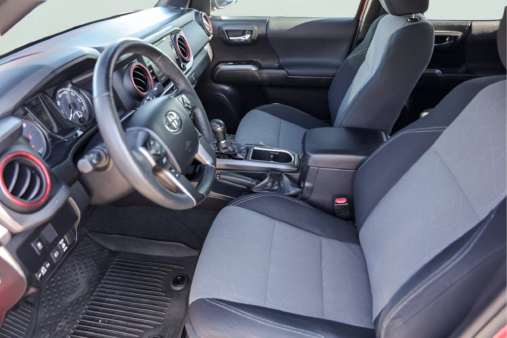 Used 2021 Toyota Tacoma TRD Sport w/ Technology Package RWD image 12