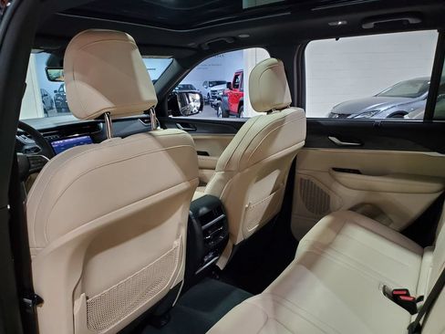 Used 2023 Jeep Grand Cherokee Limited w/ Luxury Tech Group II AWD/4WD image 26