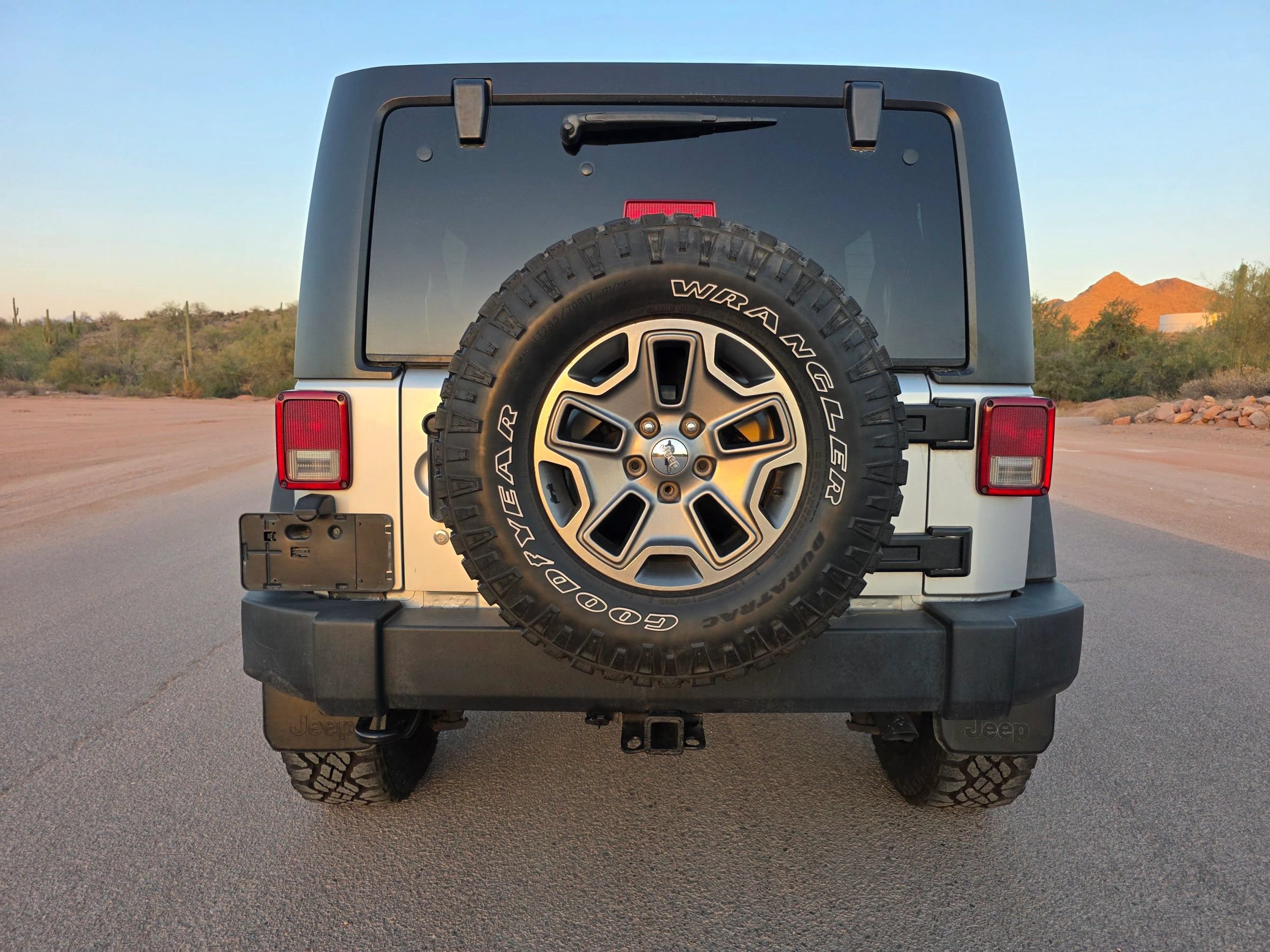 Used 2012 Jeep Wrangler Unlimited Rubicon w/ Dual Top Group AWD/4WD image 4