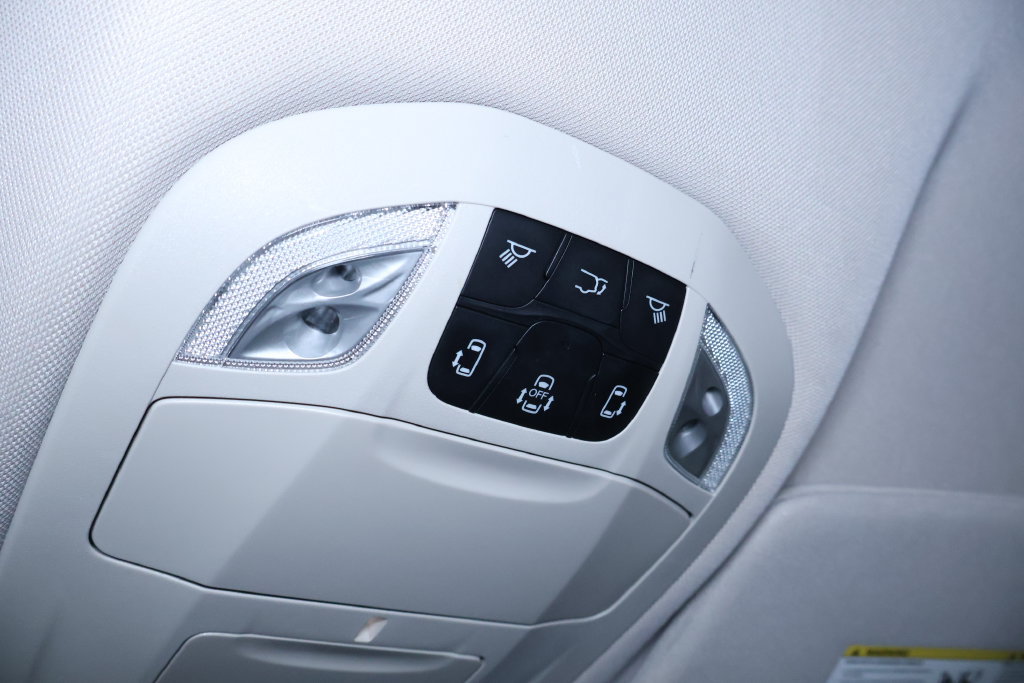 Used 2023 Chrysler Pacifica Touring-L FWD image 25
